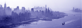 BUILDING SUR  NEW YORK CITY MANHATTAN  New york photo blue FORMAT DISPONIBLE  33X95  20X60CMpas de telechargement disponible.A chaque format correspond une éditions limitée spécifique .© collection P GUZIKA titre indicatif suivant la finition, tarif encadré vente direct:150 x 52 cm 180€   non disponible33   x 95 cm   99€   20   x 60 cm   39€   disponible en  30 X10 cm  sur stand en vente directDISPONIBLE SUIVANT STOCK -  CRÉATION JOURNALIERE  -