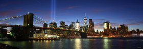 NEW YORK CITY MANHATTAN  PONT DE BROOKLYN BY NIGHT  and Tribute in Light (en français : « Hommage en lumière »)New york photo panoramique couleur  XXLFORMAT DISPONIBLE  150X52cm  33X95cm ( et 20X60cm en vente direct uniquement )pas de telechargement disponible.A chaque format correspond une éditions limitée spécifique .© collection P GUZIKA titre indicatif suivant la finition, tarif encadré vente direct:150 x 52 cm 180€33   x 95 cm   99€20   x 60 cm   39€disponible en  30 X10 cm  sur stand en vente directDISPONIBLE SUIVANT STOCK -  CRÉATION JOURNALIERE  -